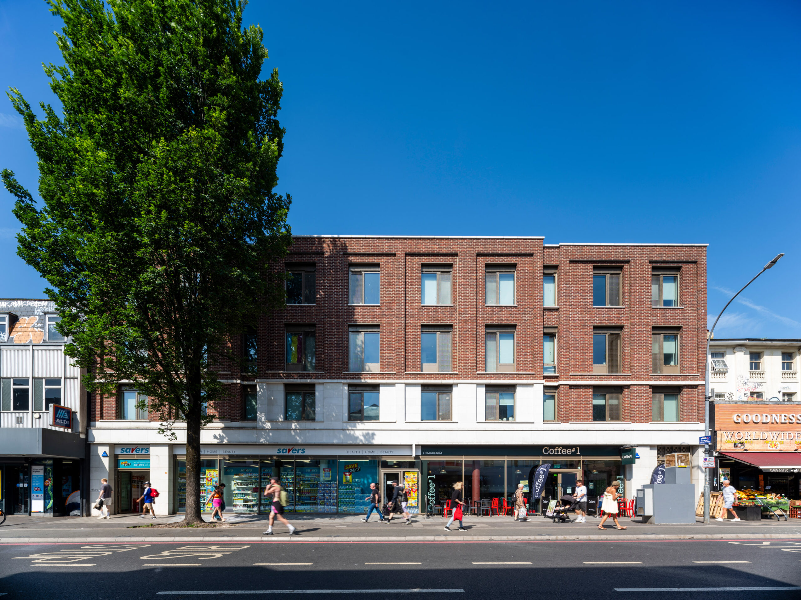 London Road, Braitonas