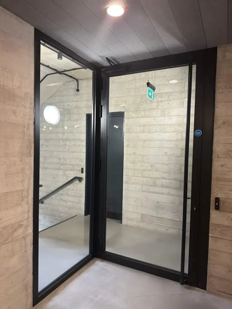 Heavy-duty fire rated door with reinforced hinges